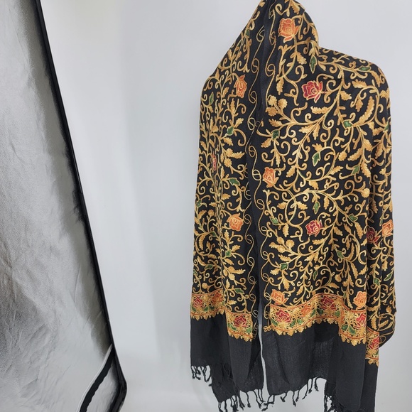 Black Indian Wool Shawl Embroidered Red Brown Flowers & Black Vine Pashmina Ari - Picture 9 of 9